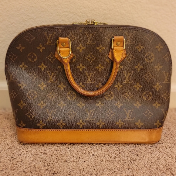 Louis Vuitton Monogram Alma - Picture 2 of 15